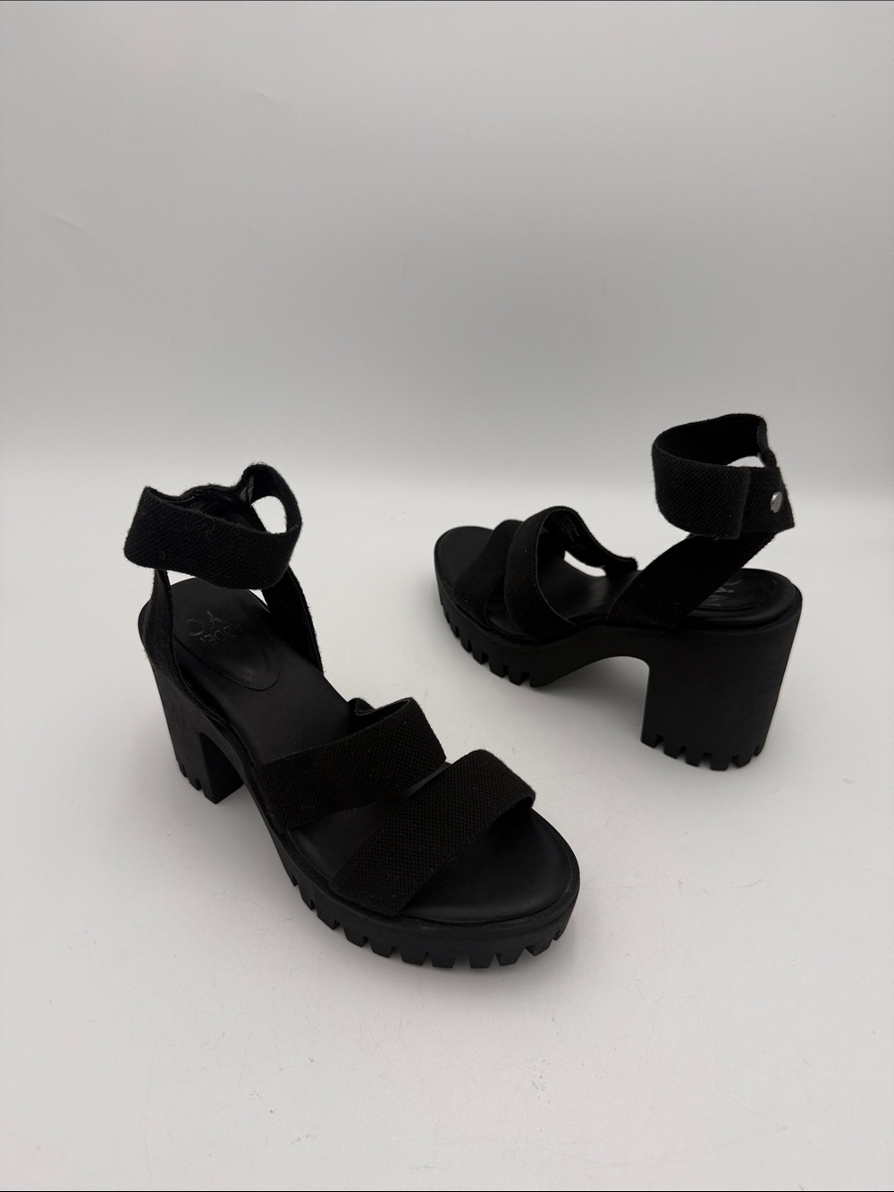 Steve Madden Black Chunky Platform Strappy Heels women 7 chunky Y2K retro goth